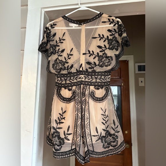 Honey Belle Floral Printed Lace Romper (Size small) - Picture 3 of 4